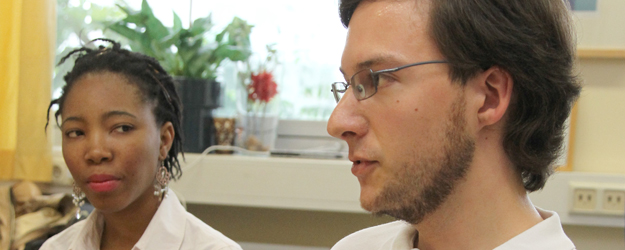 Angela Gbandi is currently studying in Mainz in her second semester, while Frederik Bissinger is already working on his Master's thesis, examining Swedish linguistic policy. (photo: Stefan F. Sämmer) Angela Gbandi is currently studying in Mainz in her second semester, while Frederik Bissinger is already working on his Master's thesis, examining Swedish linguistic policy. (photo: Stefan F. Sämmer)