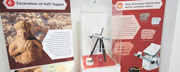 During a visit to the Iranian archaeological site of Haft Tappeh, Professor Doris Prechel and her team digitized 500 cuneiform tablets using a 3D scanner. (photo: Peter Pulkowski) During a visit to the Iranian archaeological site of Haft Tappeh, Professor Doris Prechel and her team digitized 500 cuneiform tablets using a 3D scanner. (photo: Peter Pulkowski)
