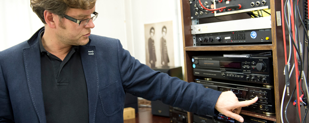 Dr. Hauke Dorsch himself teaches courses on numerous topics related to African music. (photo: Peter Pulkowski) Dr. Hauke Dorsch himself teaches courses on numerous topics related to African music. (photo: Peter Pulkowski)