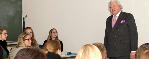 Dr. Benno Lehmann invented the innovative teaching project of a fictitious art action at Mainz University. (photo: Peter Pulkowski) Dr. Benno Lehmann invented the innovative teaching project of a fictitious art action at Mainz University. (photo: Peter Pulkowski)