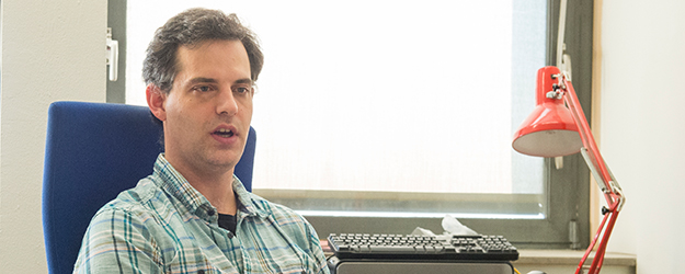 Together with his team at the Institute of Atmospheric Physics, Holger Tost is investigating aspects such as air quality and particulate air pollution in cities. Together with his team at the Institute of Atmospheric Physics, Holger Tost is investigating aspects such as air quality and particulate air pollution in cities.