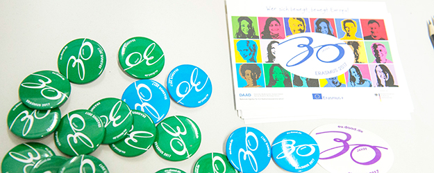 Last year, the EU Erasmus program celebrated its 30th anniversary. JGU promotes student exchanges and also the mobility of its teaching staff and other university personnel. (photo: Peter Pulkowski) Last year, the EU Erasmus program celebrated its 30th anniversary. JGU promotes student exchanges and also the mobility of its teaching staff and other university personnel. (photo: Peter Pulkowski)