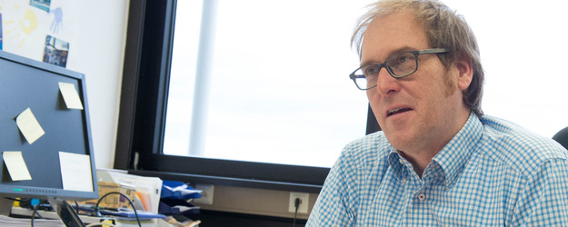 Professor Randolph Pohl specializes in laser spectroscopy of exotic muonic atoms and precision spectroscopy of hydrogen. (photo: Peter Pulkowski) Professor Randolph Pohl specializes in laser spectroscopy of exotic muonic atoms and precision spectroscopy of hydrogen. (photo: Peter Pulkowski)