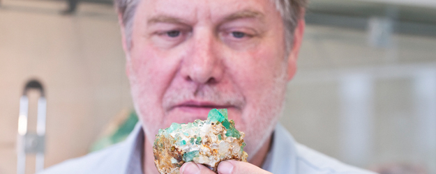 Professor Wolfgang Hofmeister, Dean of the Faculty of Chemistry, Pharmaceutical Sciences, and Geosciences and Director of the Division of Gemstone Research at Mainz University (photo: Peter Pulkowski) Professor Wolfgang Hofmeister, Dean of the Faculty of Chemistry, Pharmaceutical Sciences, and Geosciences and Director of the Division of Gemstone Research at Mainz University (photo: Peter Pulkowski)