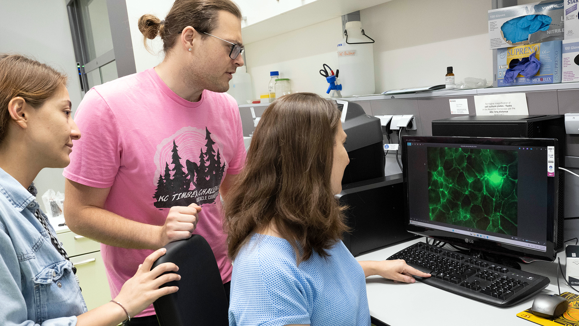 View image in original size Since 2014, Helen May-Simera (right) has set up a research group at JGU that specializes in ciliopathies, particularly the complex Bardet-Bield syndrome. (photo: Peter Pulkowski)