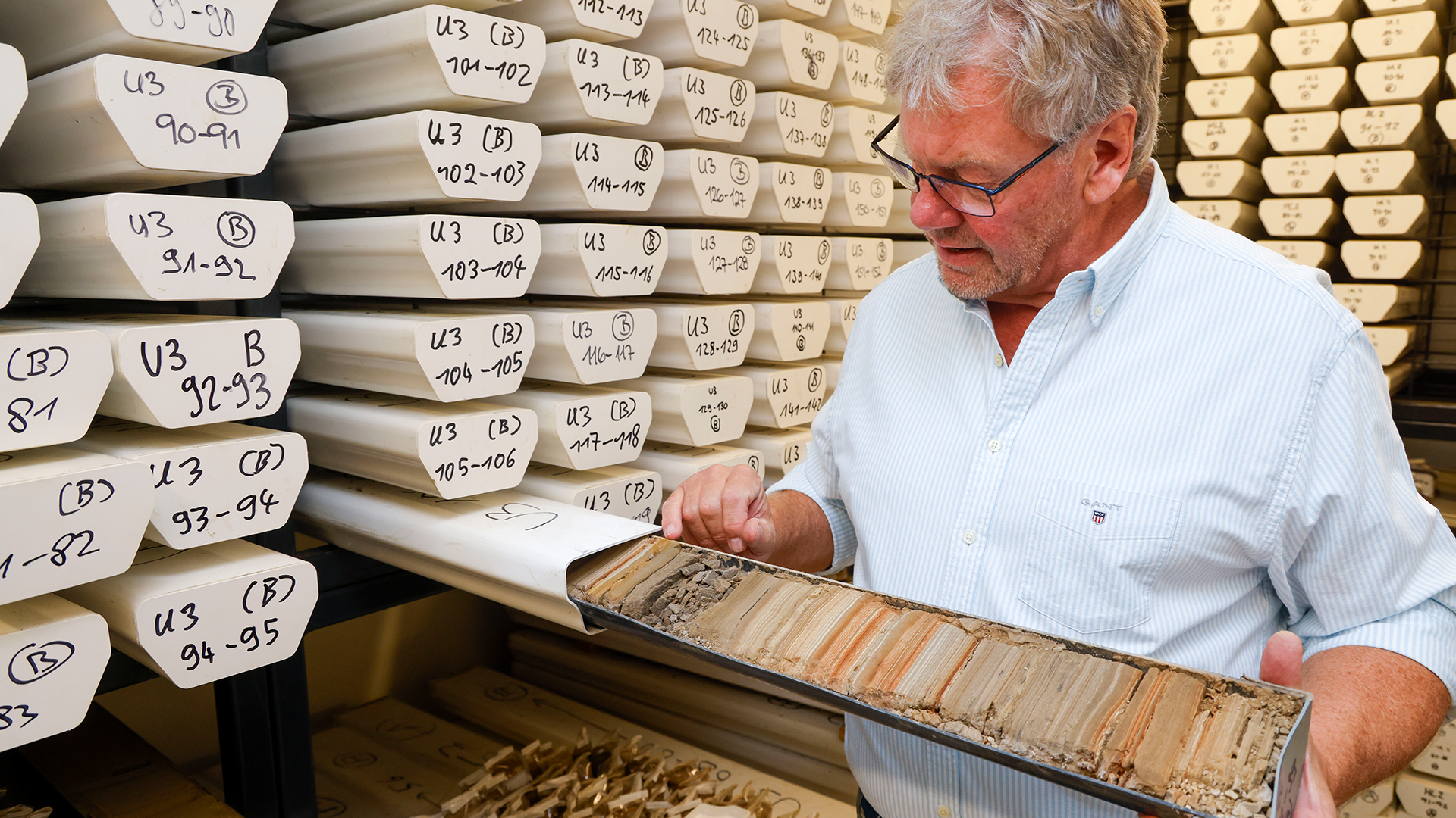 View image in original size The core samples in the ELSA archive not only provide information on the climate of past centuries. They also offer a window into many aspects of human history over a period of 130,000 years. (photo: Stefan F. Sämmer)