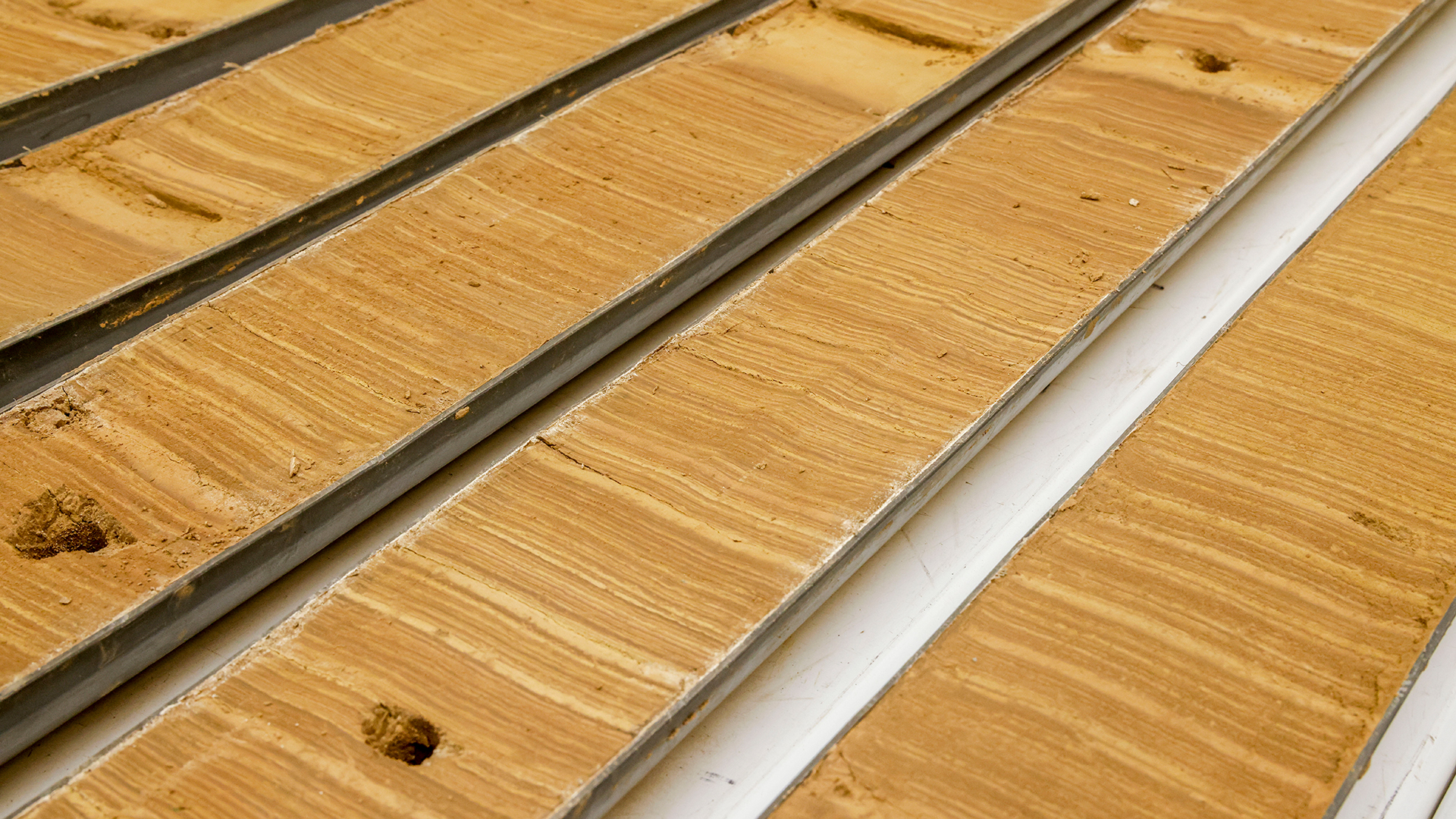 View image in original size Approximately 2,700 meters of core samples from the Eifel are stored on the shelves of the ELSA collection. (photo: Stefan F. Sämmer)