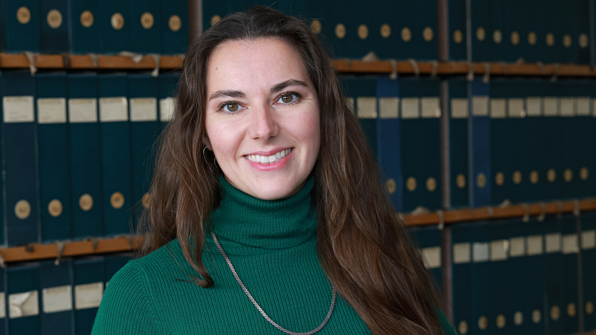 View image in original size Junior Professor Catherine Teitz conducts research and teaches in the Classical Archaeology department at JGU. (photo: Bernd Eßling)
