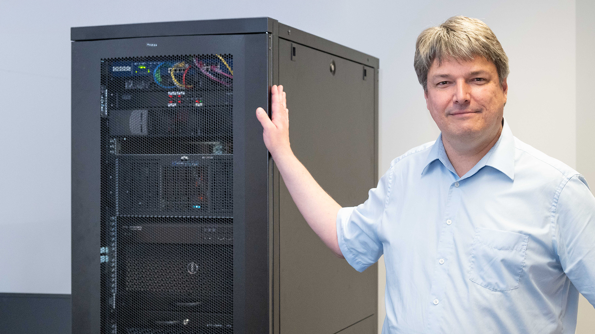 View image in original size Professor Stefan Kramer relocated from the Technical University of Munich to JGU. He was appointed as Professor of Data Mining at the JGU Institute of Computer Science in 2011. (photo: Peter Thomas)