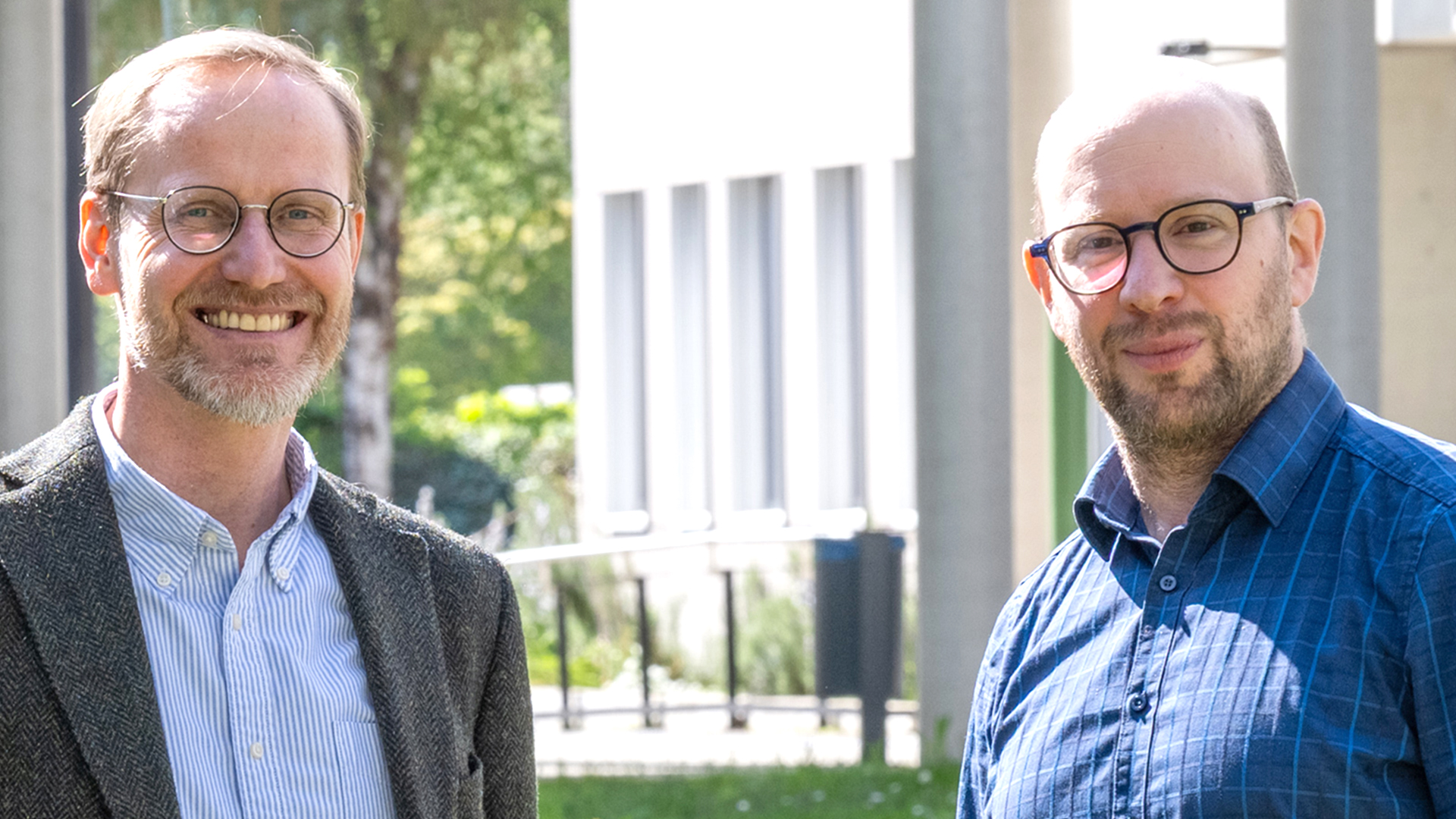 View image in original size Professor Johannes Lipps (right) of Johannes Gutenberg University Mainz and Professor Dirk Wicke (left) of Goethe University Frankfurt, the current spokesperson and vice-spokesperson of VARM (photo: Peter Thomas)