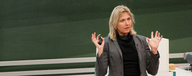 Beatrice Weder di Mauro presented the Annual Report of the five-member German Council of Economic Experts at Johannes Gutenberg University Mainz (JGU). (photo: Peter Pulkowski)