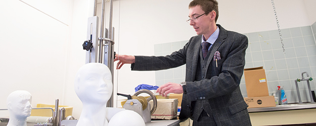 In order to get scientifically accurate and meaningful results from his experiments, Stefan Axmann uses a special drop tower which he designed himself. (photo: Peter Pulkowski)