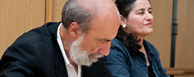 In 2012, the Chilean author Raúl Zurita (left) was invited by Liliana Bizama (right) to visit the Faculty of Translation, Language, and Cultural Studies of Johannes Gutenberg University Mainz located in Germersheim. (photo: Max Frömling)