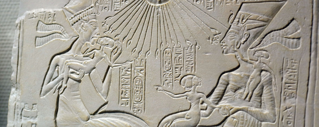 This altar piece depicts Akhenaten, Nefertiti, and their daughters. (photo: Stefan F. Sämmer)