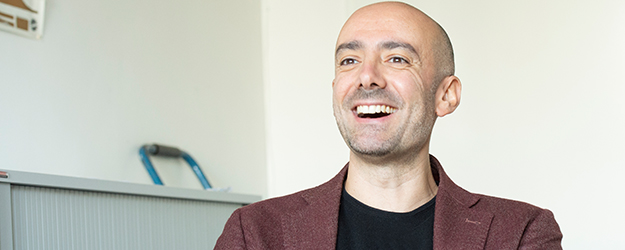 Luca De Siena is a volcanologist and lived in Naples for many years. In March 2019, he relocated to Mainz from the University of Aberdeen in Scotland. (photo: Peter Pulkowski)