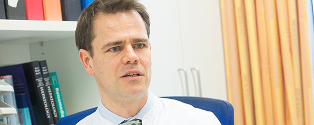Professor Jörn Schattenberg also manages ethical issues associated with handling the cases of the approximately 5,000 patients in the LITMUS project. (photo: Peter Pulkowski)