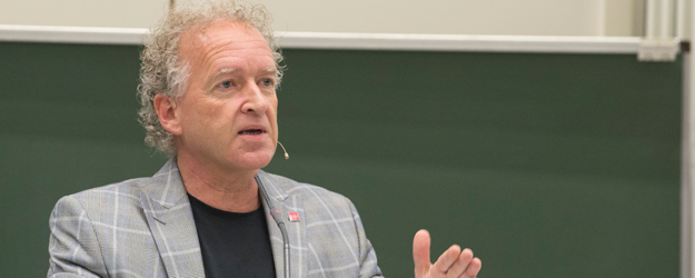 The paleoanthropologist Friedemann Schrenkthe,13th scholar to hold the Johannes Gutenberg Endowed Professorship (photo: Peter Pulkowski)